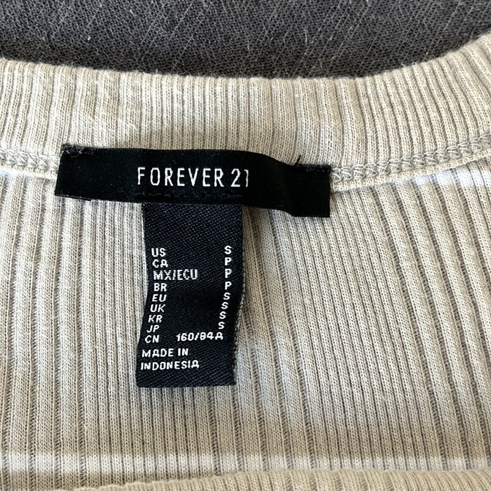 FOREVER 21- striped beige and white crop top - Picture 3 of 3